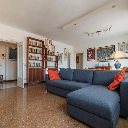 Roomy And Bright Apartment With Terrace ローマ エクステリア 写真