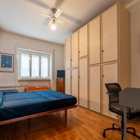 Roomy And Bright Apartment With Terrace ローマ エクステリア 写真