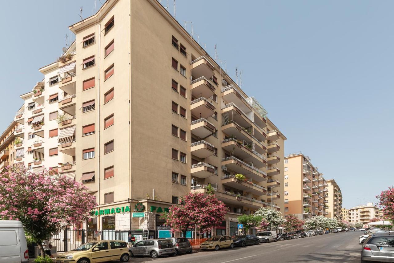 Roomy And Bright Apartment With Terrace ローマ エクステリア 写真