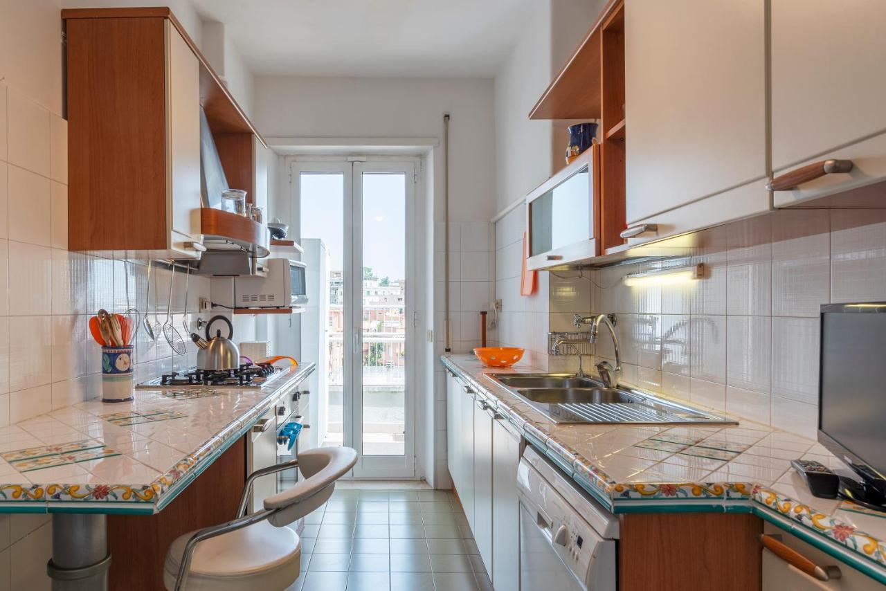 Roomy And Bright Apartment With Terrace ローマ エクステリア 写真
