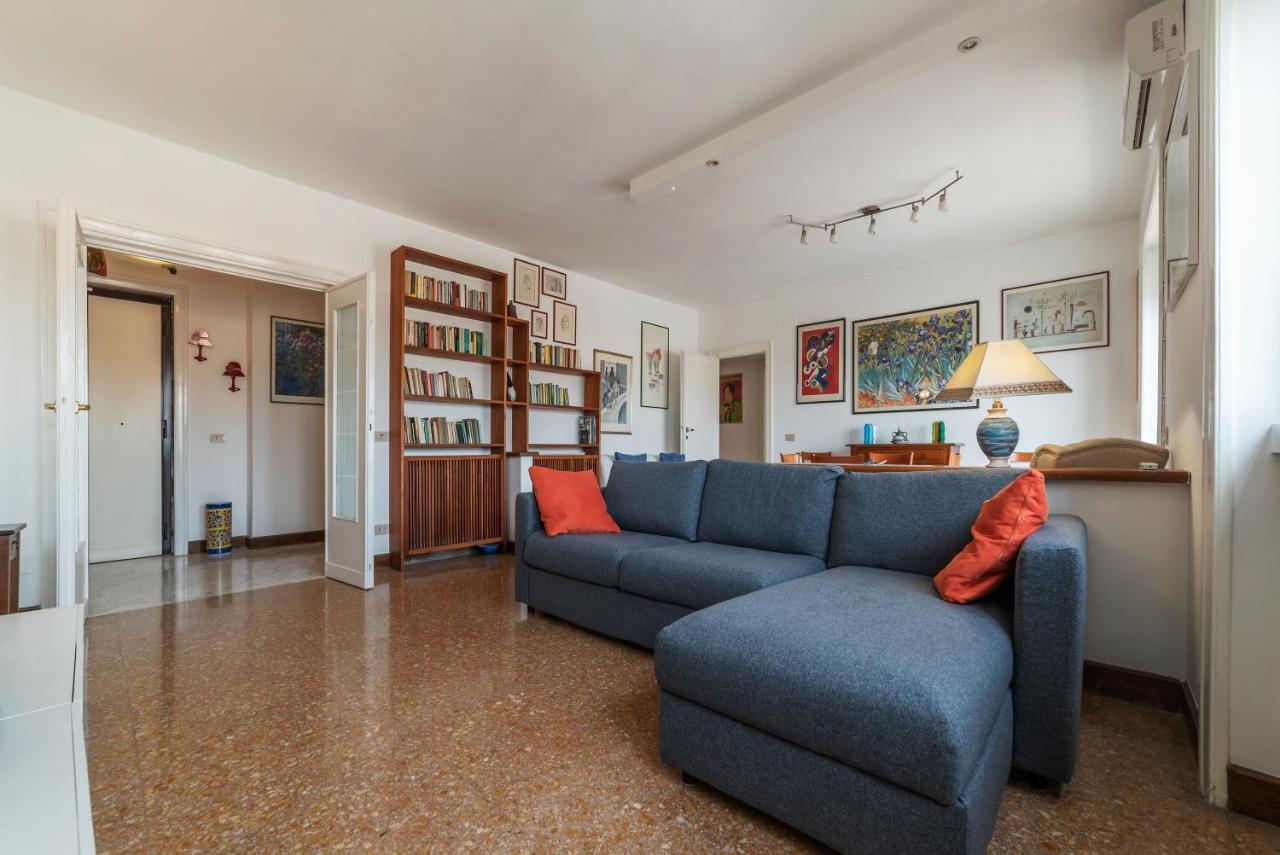 Roomy And Bright Apartment With Terrace ローマ エクステリア 写真