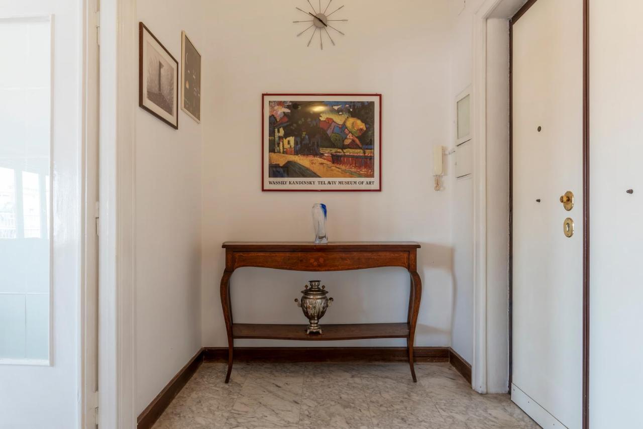 Roomy And Bright Apartment With Terrace ローマ エクステリア 写真