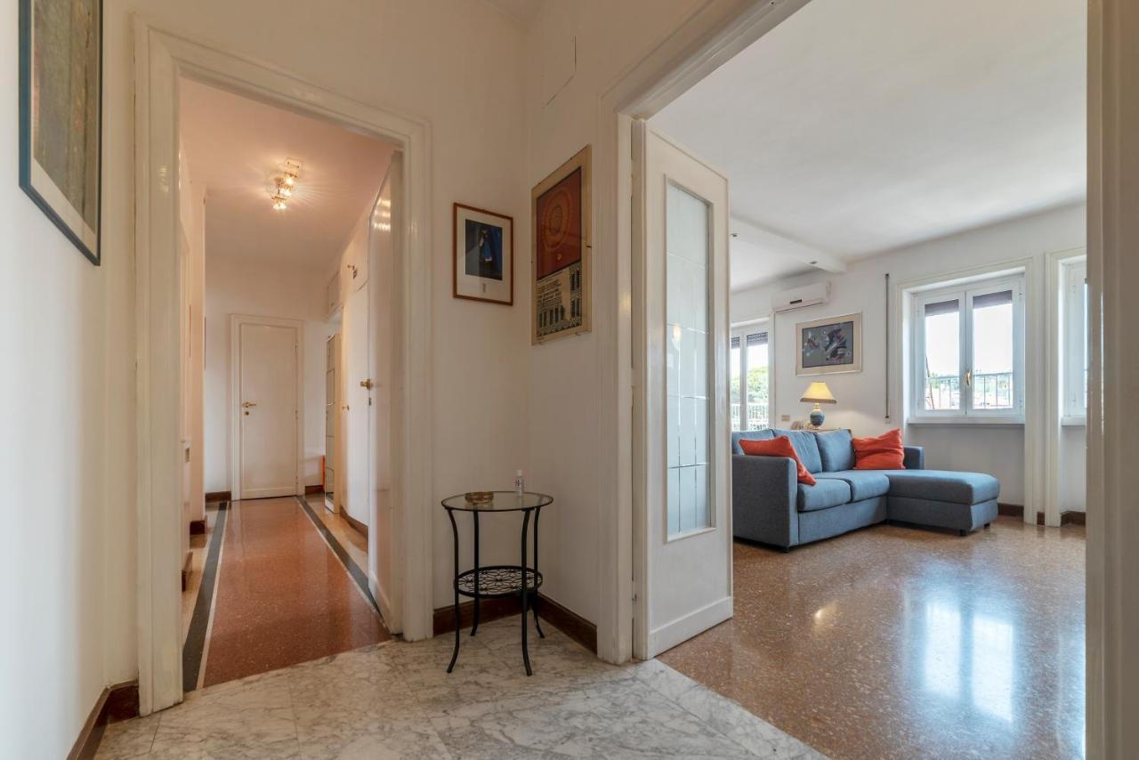 Roomy And Bright Apartment With Terrace ローマ エクステリア 写真