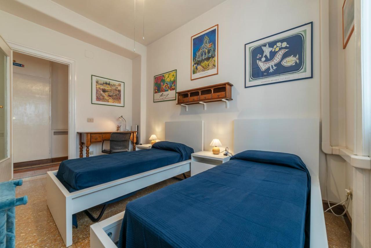 Roomy And Bright Apartment With Terrace ローマ エクステリア 写真