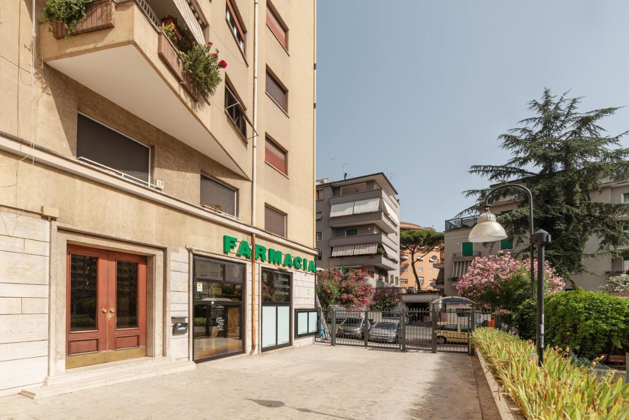 Roomy And Bright Apartment With Terrace ローマ エクステリア 写真