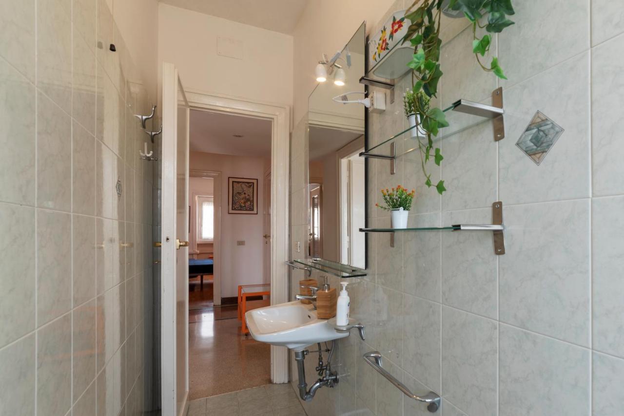 Roomy And Bright Apartment With Terrace ローマ エクステリア 写真