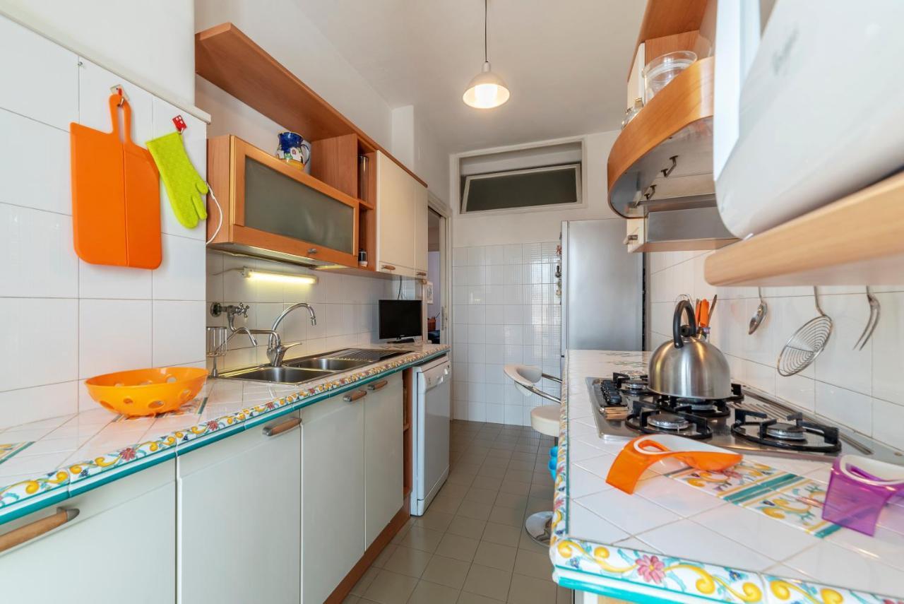 Roomy And Bright Apartment With Terrace ローマ エクステリア 写真