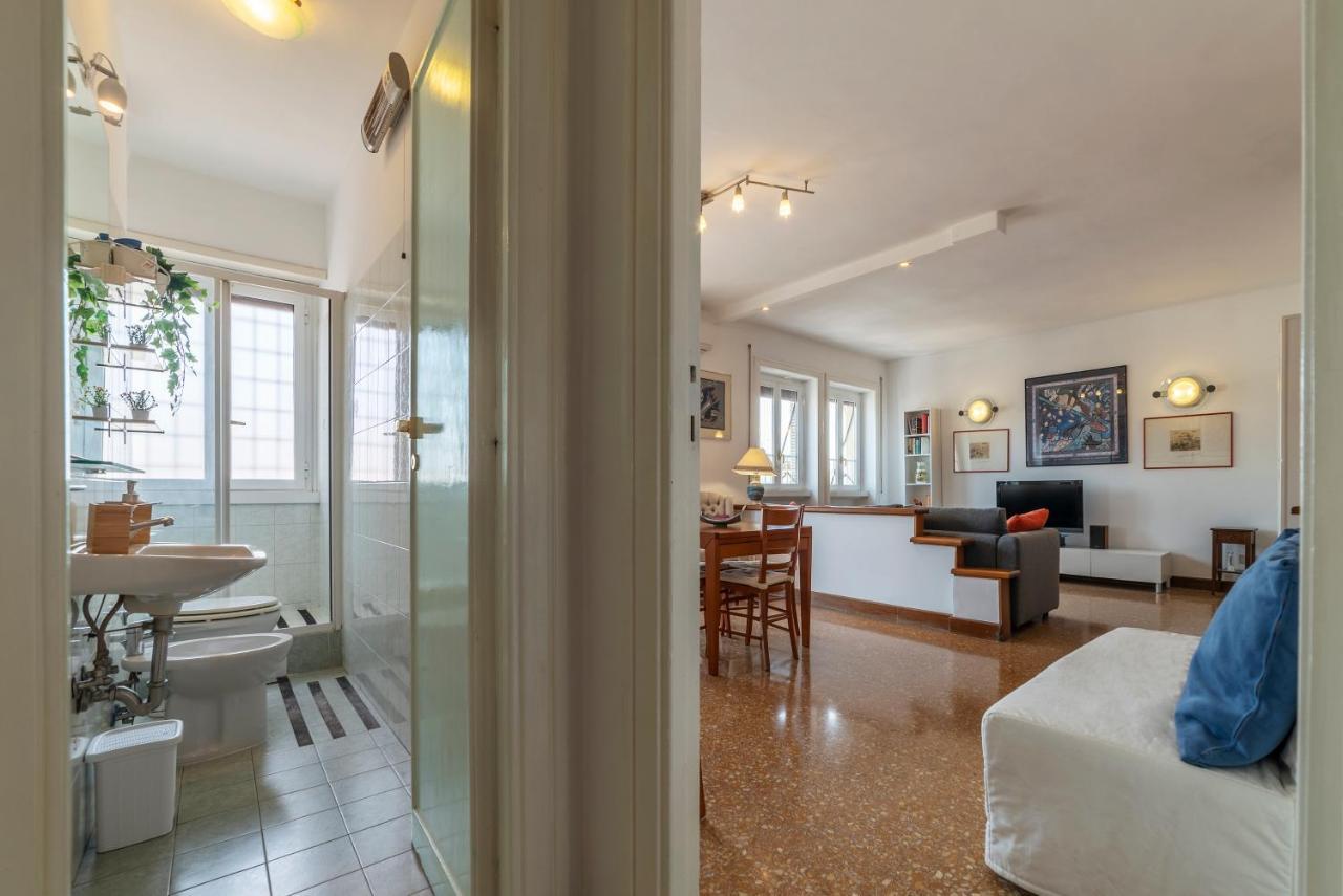 Roomy And Bright Apartment With Terrace ローマ エクステリア 写真