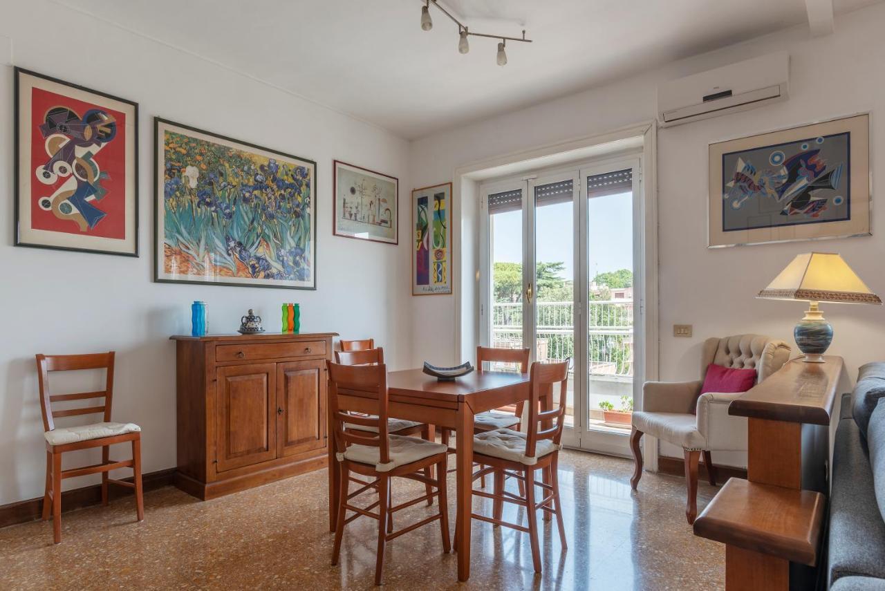 Roomy And Bright Apartment With Terrace ローマ エクステリア 写真