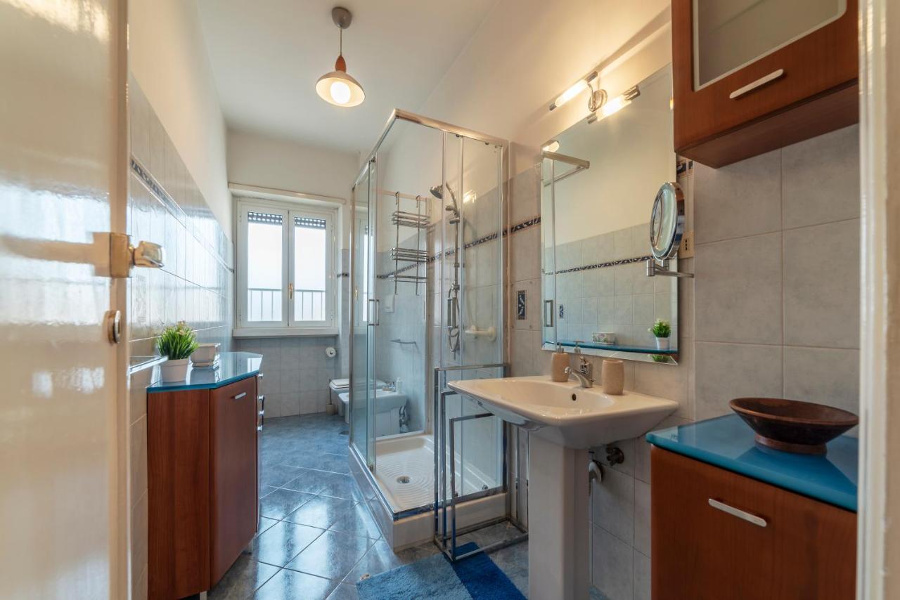 Roomy And Bright Apartment With Terrace ローマ エクステリア 写真