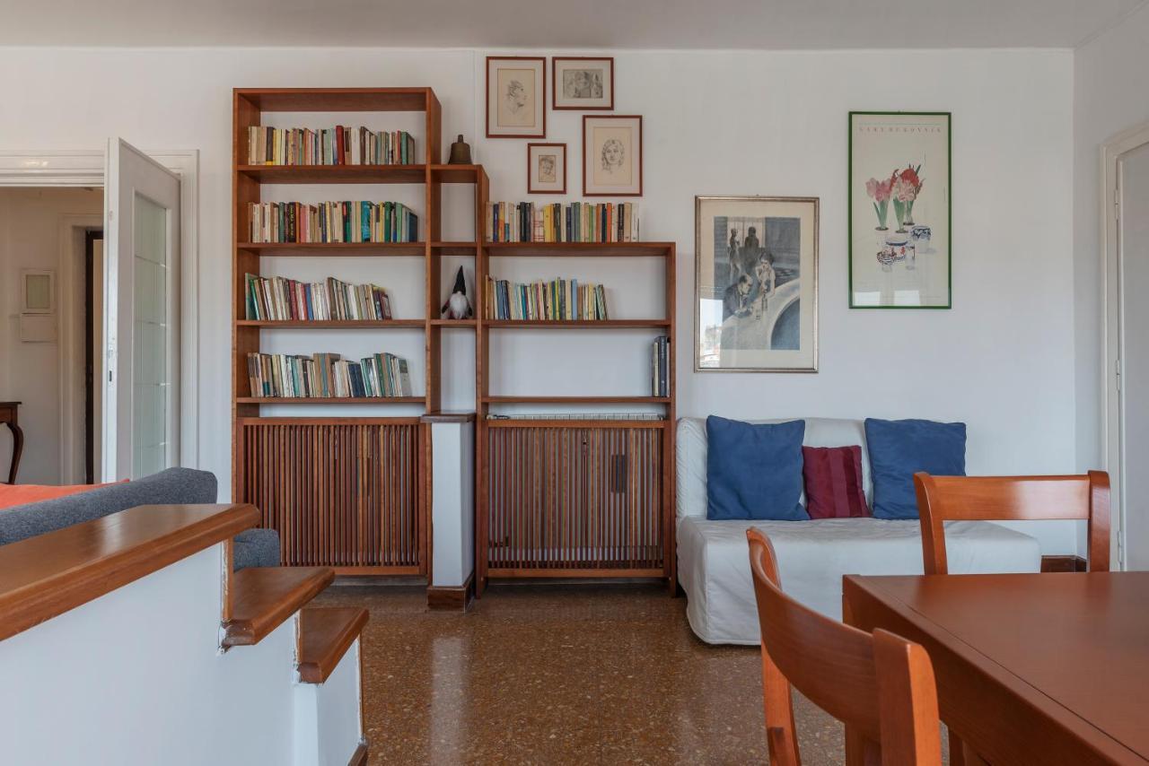 Roomy And Bright Apartment With Terrace ローマ エクステリア 写真