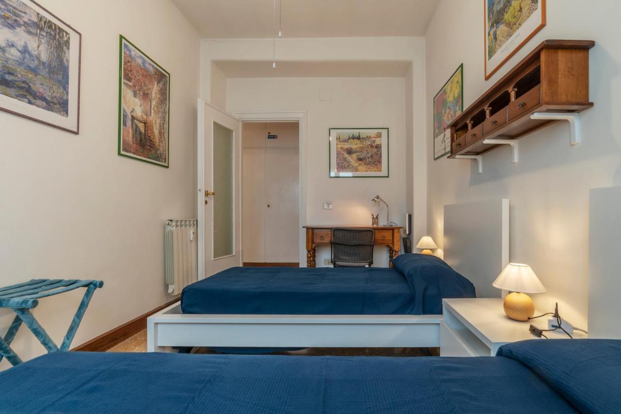 Roomy And Bright Apartment With Terrace ローマ エクステリア 写真