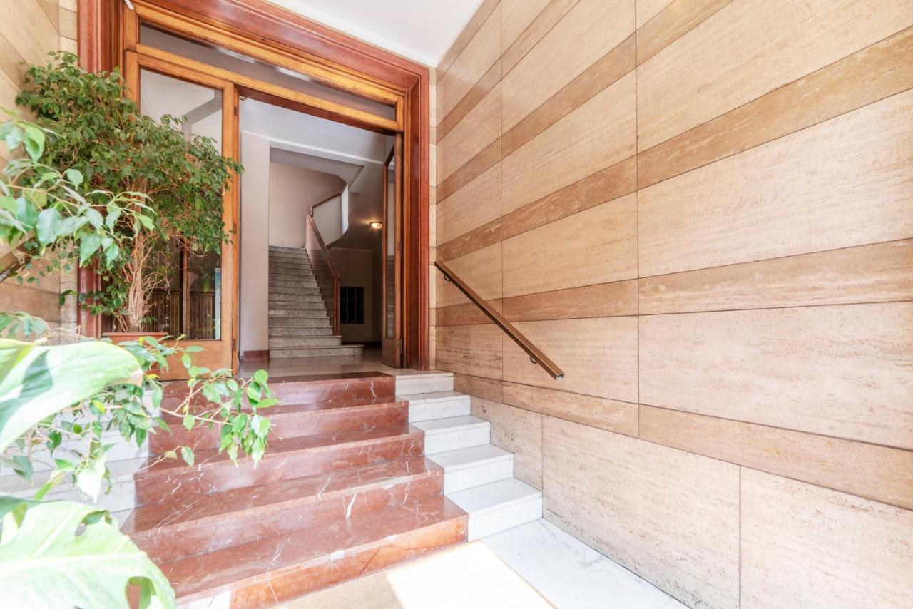 Roomy And Bright Apartment With Terrace ローマ エクステリア 写真