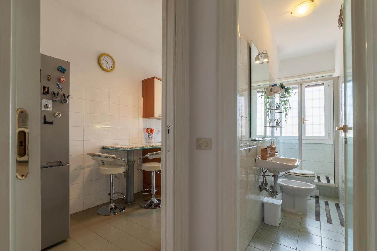 Roomy And Bright Apartment With Terrace ローマ エクステリア 写真