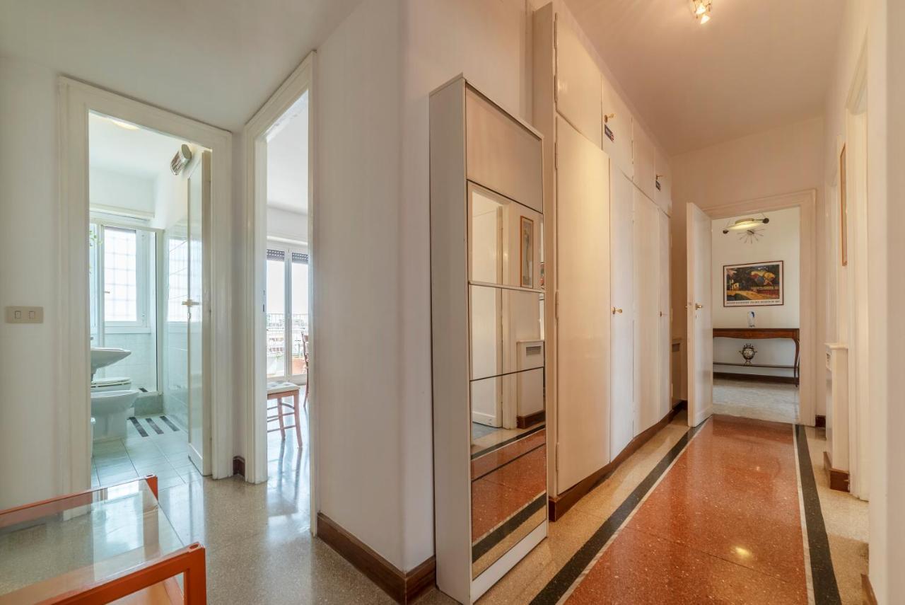 Roomy And Bright Apartment With Terrace ローマ エクステリア 写真